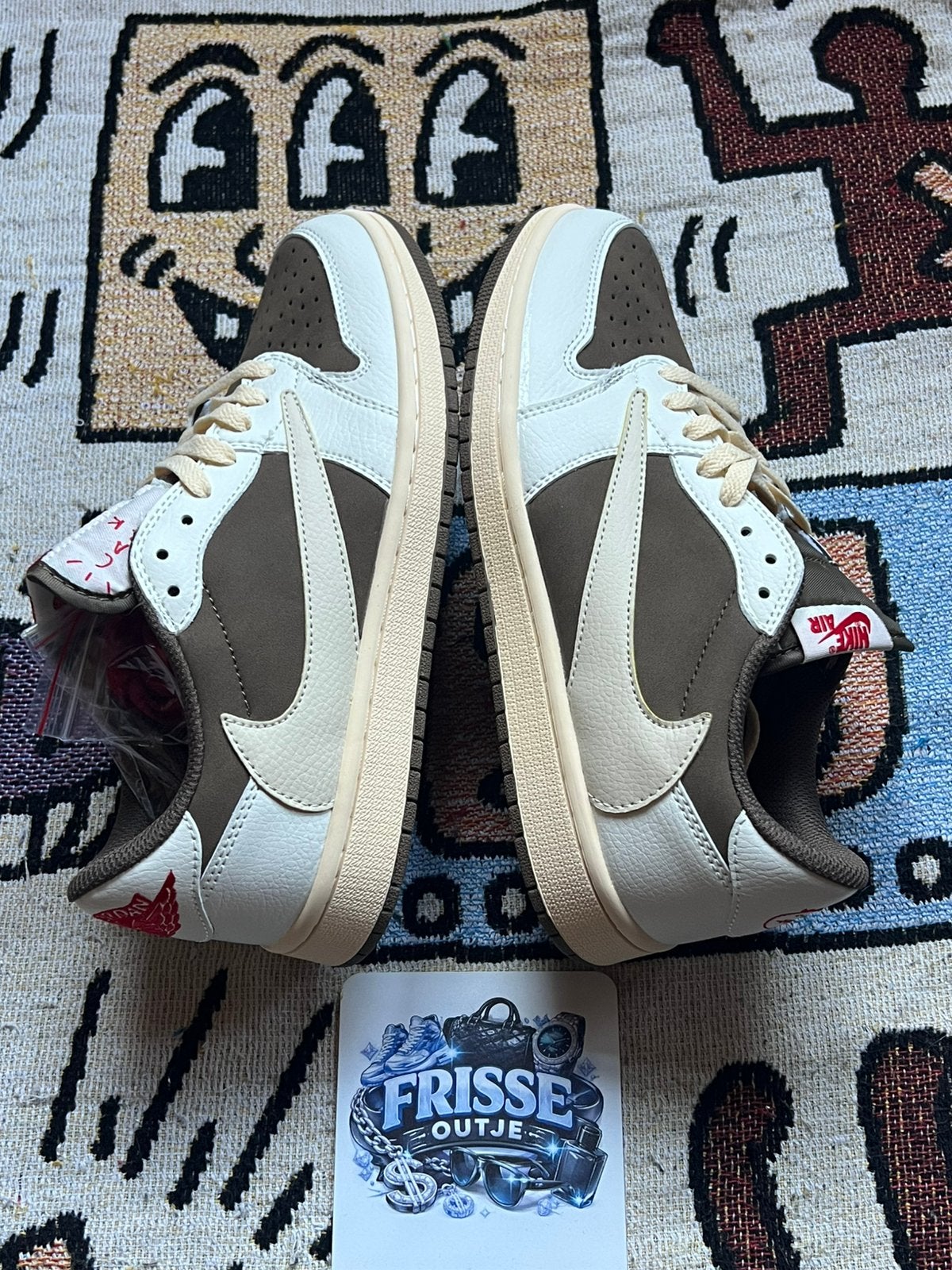 Travis Scott x Air Jordan 1 Low OG Reverse Mocha 45, Ophalen of Verzenden, Zo goed als nieuw, Overige kleuren