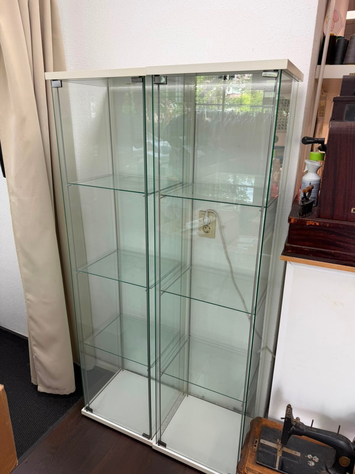 Glazen vitrine kast, Huis en Inrichting, Kasten | Vitrinekasten, Ophalen, 50 tot 100 cm, Zo goed als nieuw, 150 tot 200 cm
