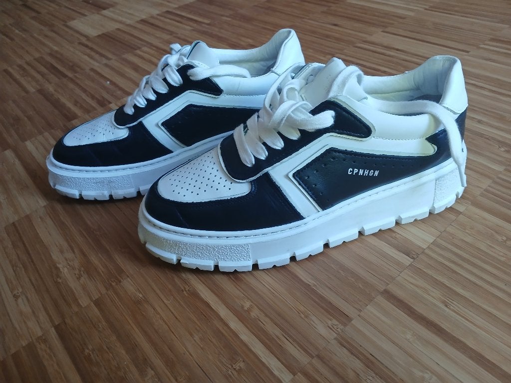 Dames sneakers Copenhagen zwart wit maat 38, Kleding | Dames, Schoenen, Zwart, Ophalen of Verzenden, Sneakers of Gympen, Zo goed als nieuw