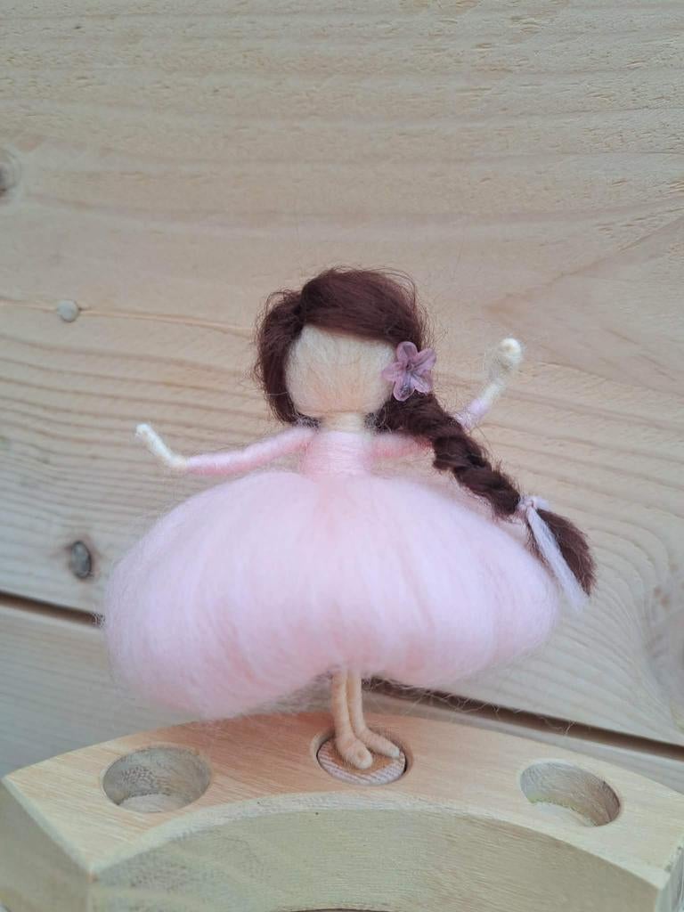 Seizoenstafel jaarring steker ballerina naaldvilt roze div, Hobby en Vrije tijd, Vilt, Ophalen of Verzenden, Zo goed als nieuw