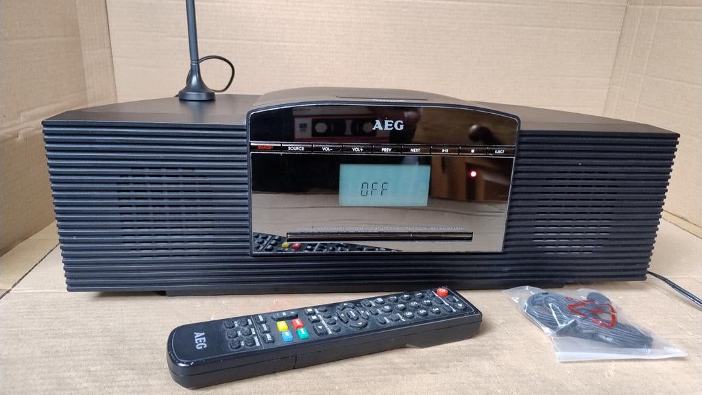 AEG HES 4890 homecinema met DVD en 15,4cm lcd tv scherm, Overige merken, Gebruikt, Ophalen of Verzenden, Tuner of Radio