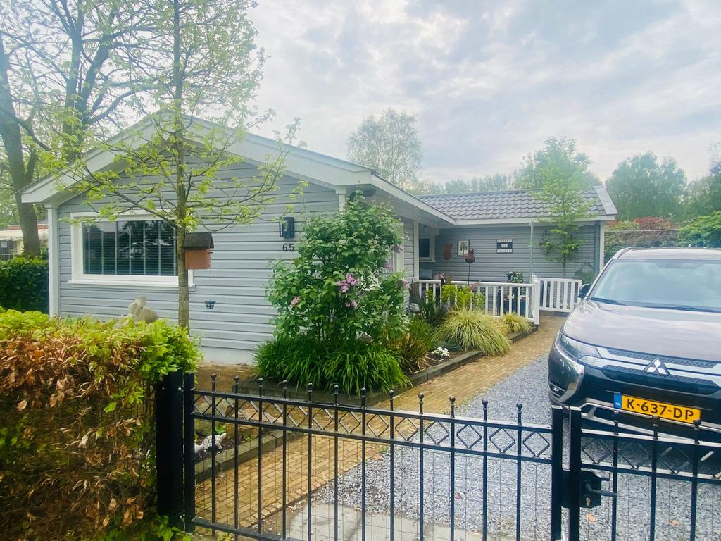 Te koop prachtig chalet, Vakantie, Zwembad, Limburg, 3 slaapkamers, Recreatiepark