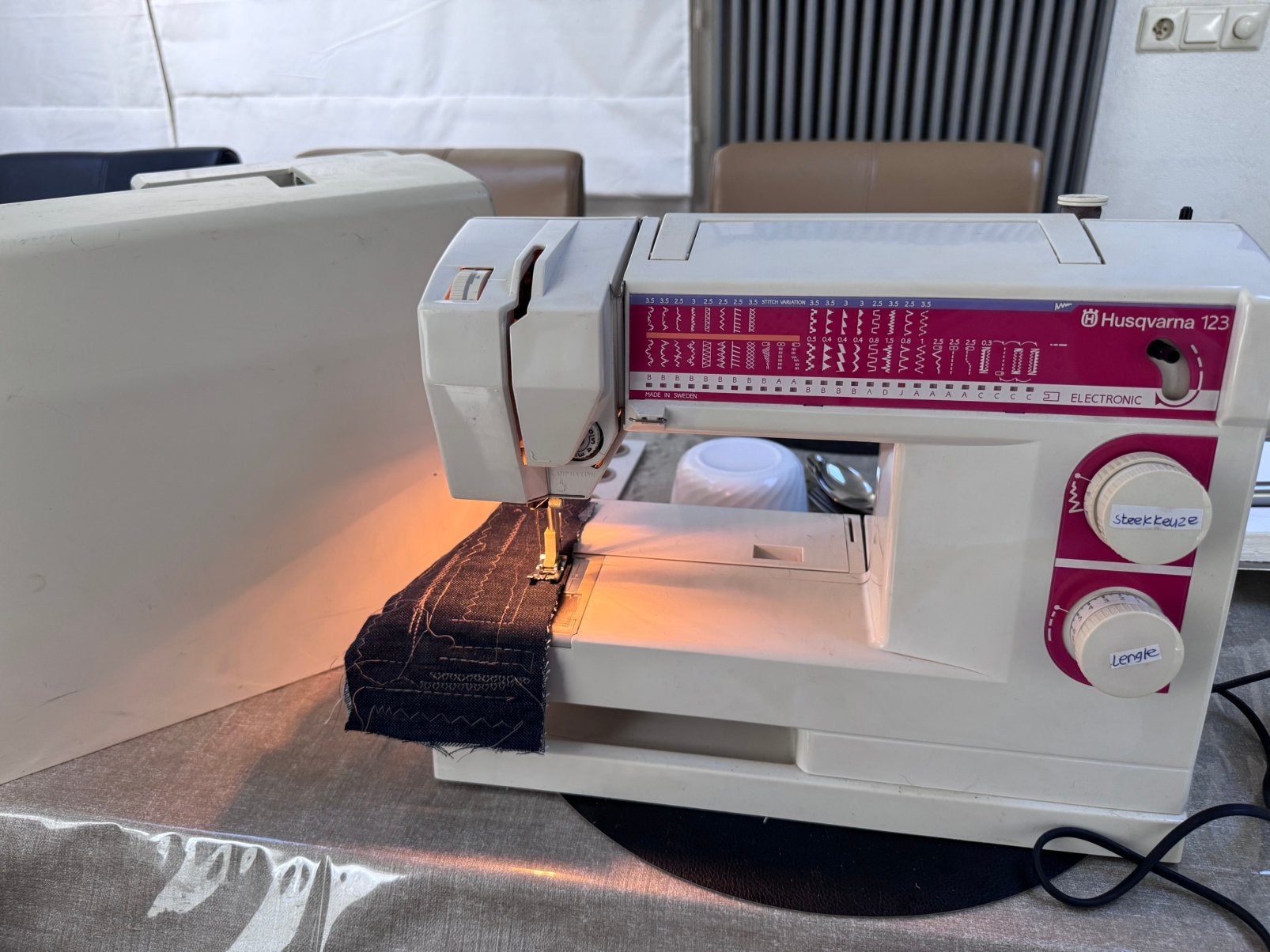 Husqvarna Naaimachine, Ophalen, Zo goed als nieuw, Naaimachine, Husqvarna