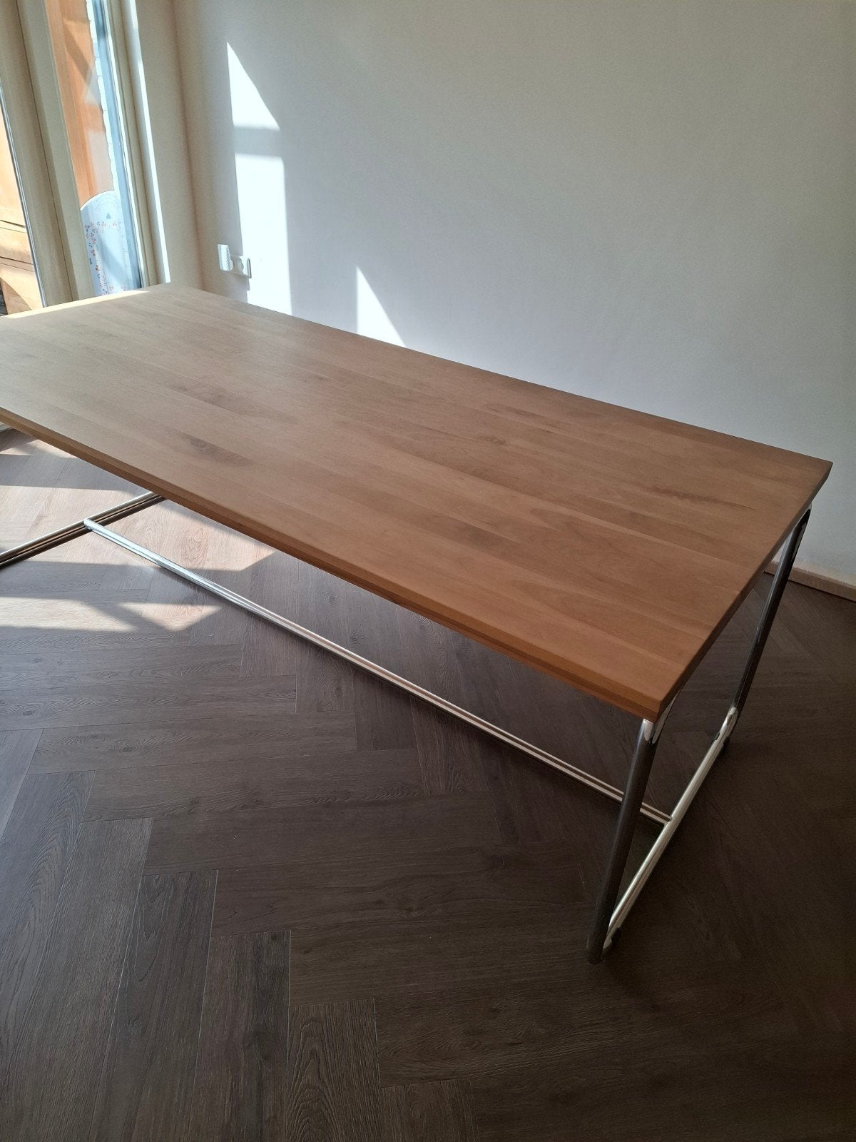 Eettafel met chroom onderstel, Huis en Inrichting, Tafels | Eettafels, Overige houtsoorten, Gebruikt, 200 cm of meer, Vijf personen of meer