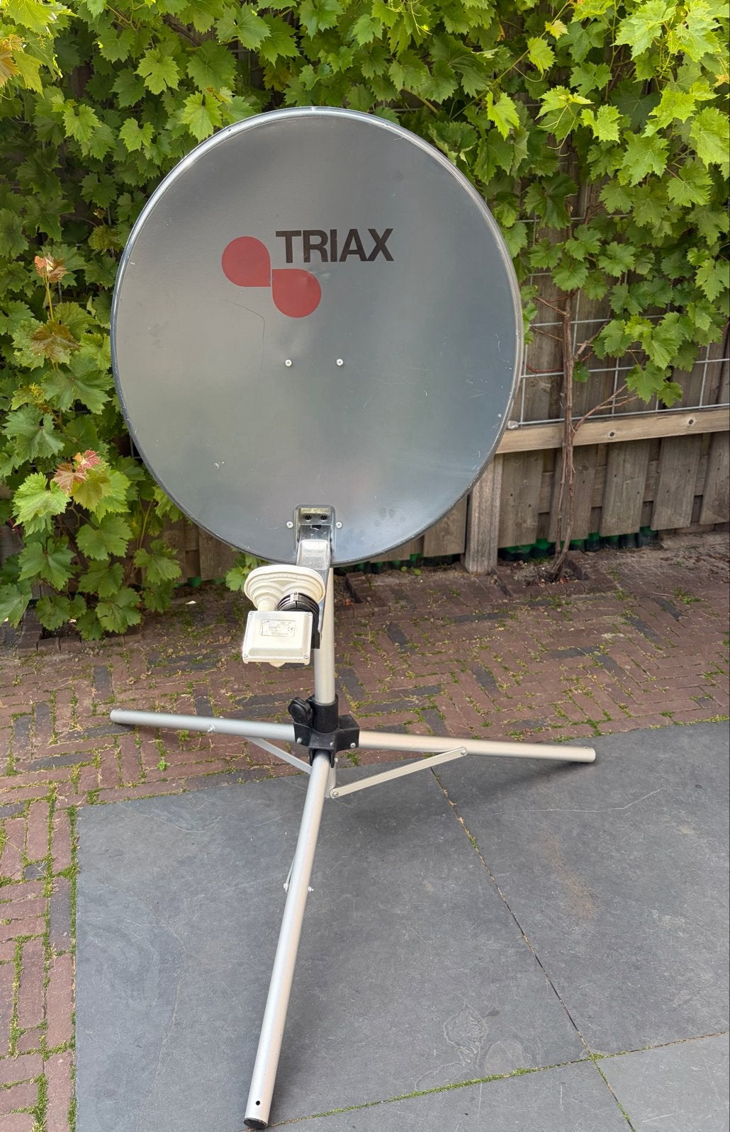 Complete Satelliet Set: Triax Schotel, DAB Ontvanger, Salora, Ophalen, Gebruikt