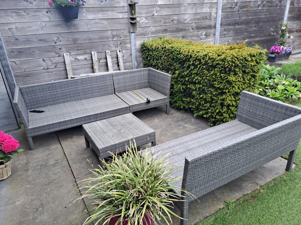 Grijze Wicker Loungeset met Salontafel, Ophalen, 5 zitplaatsen, Gebruikt, Bank