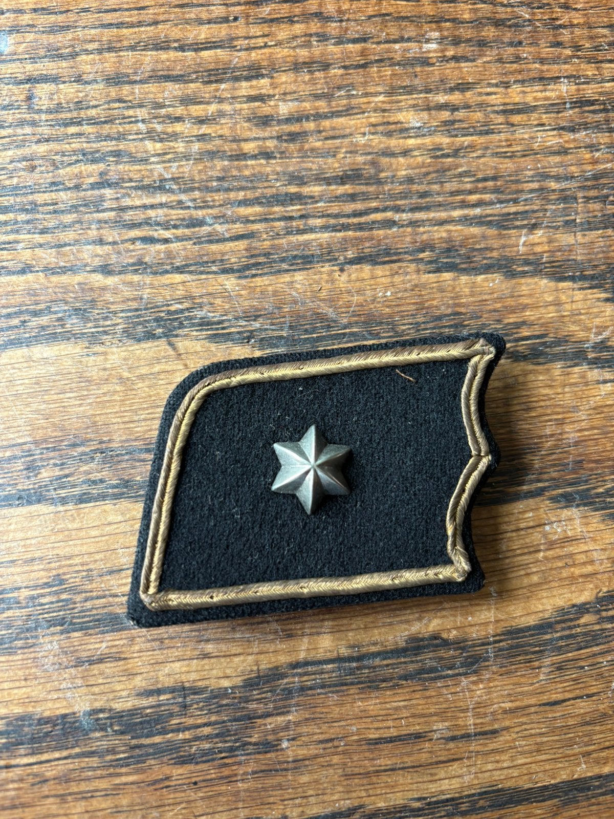 KNIL kraagembleem voor 1942 -2, Verzamelen, Verzenden, Nederland, Embleem of Badge