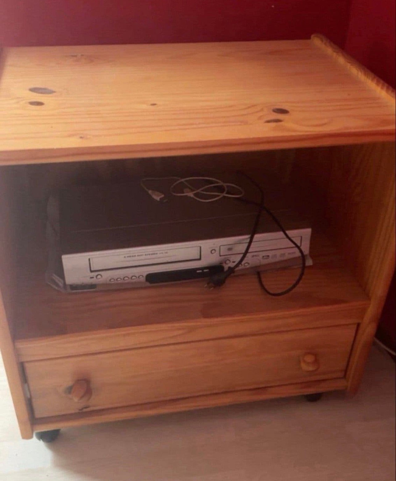 Houten tv-meubel met lade en wieltjes, Huis en Inrichting, Ophalen of Verzenden, Nieuw, 25 tot 50 cm, Minder dan 100 cm