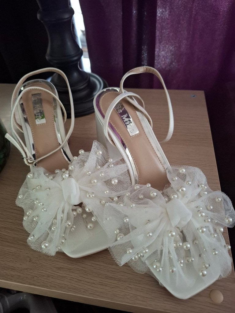 Hakken, Wit, Nieuw, Ophalen of Verzenden, Schoenen met hoge hakken