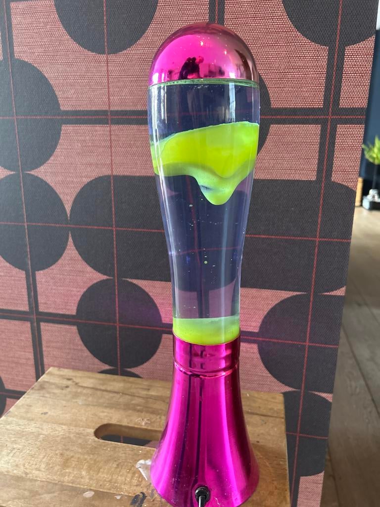 Roze lavalamp met geelgroene vloeistof, Ophalen, Gebruikt