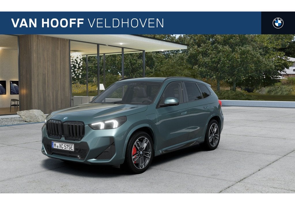 BMW X1 xDrive30e M Sport Automaat / Panoramadak / Trekhaak /