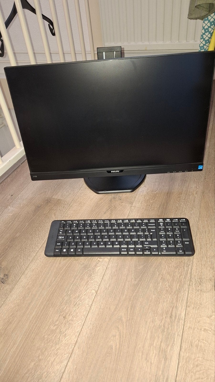 Complete Thuiswerkset: monitor en draadloos toetsenbord, Ophalen, Zo goed als nieuw