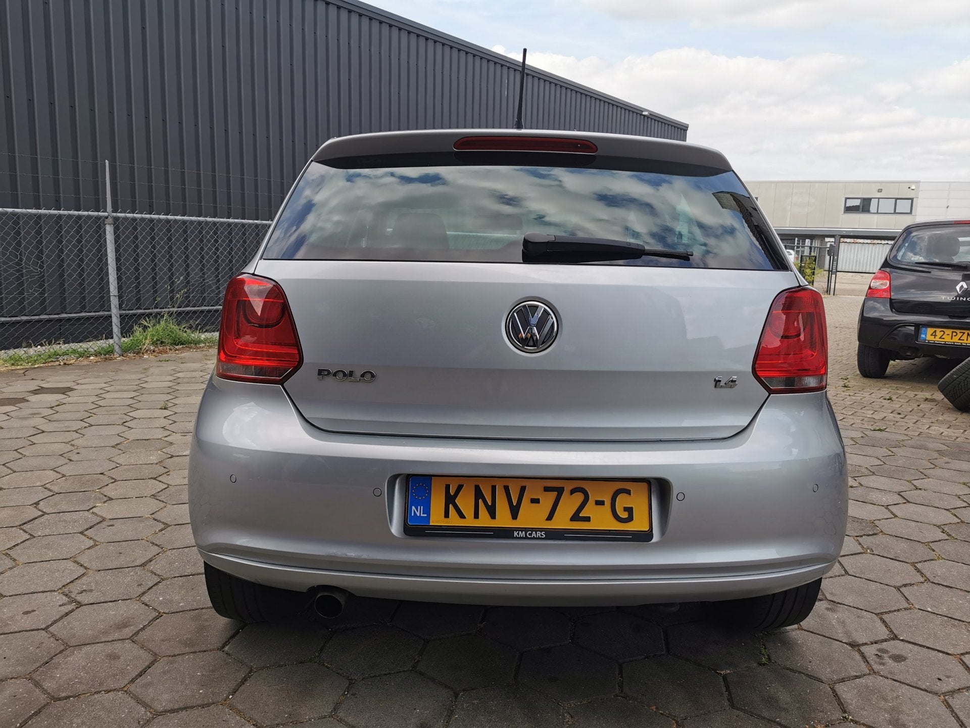 Volkswagen POLO 1.4-16V Highline - New APK - Airco - Carplay, Auto's, Volkswagen, Voorwielaandrijving, Gebruikt, Zwart, 4 cilinders