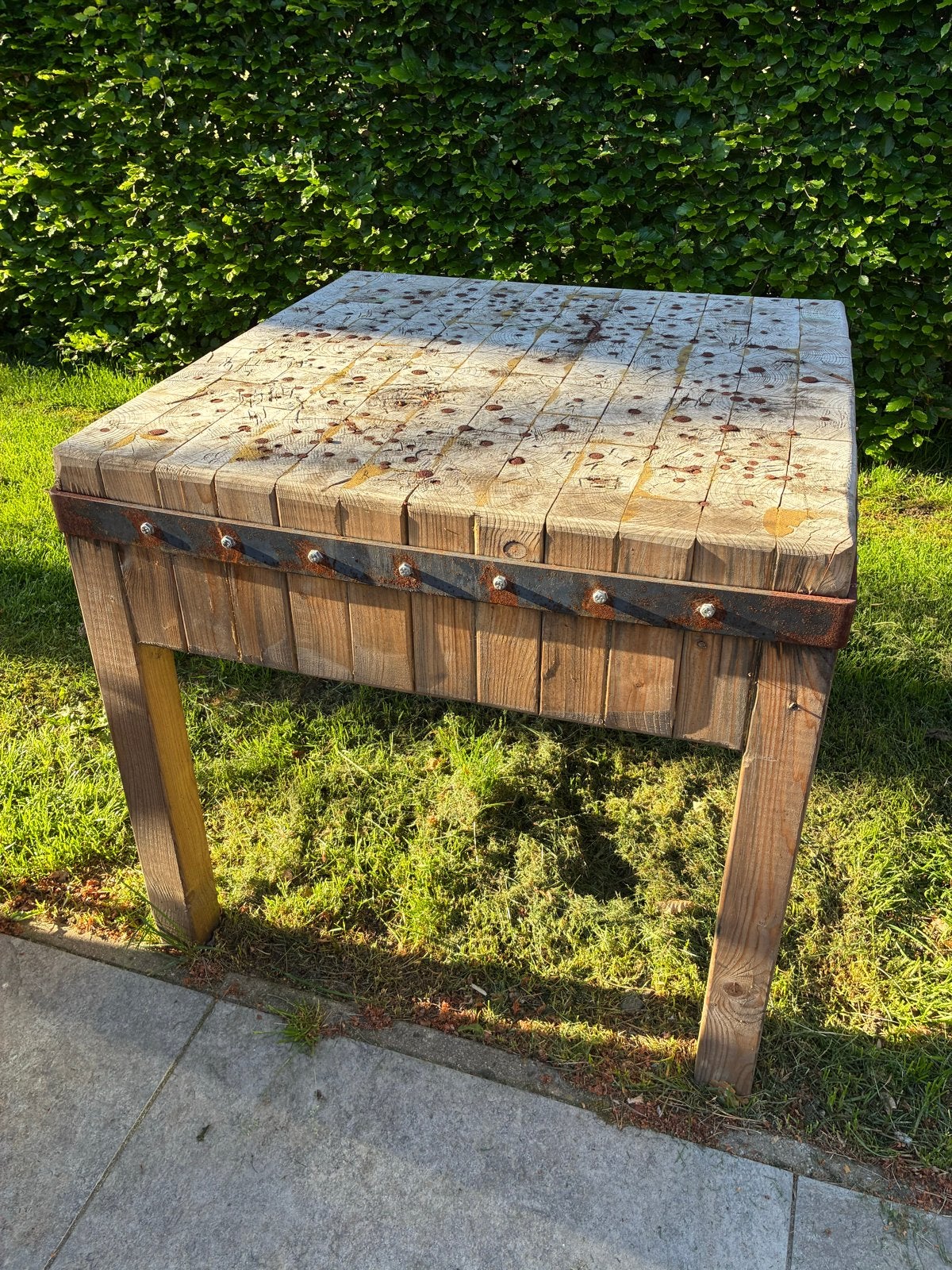 Voor Kratje bier.  Spijkertafel - zware uitvoering Mancave, Ophalen