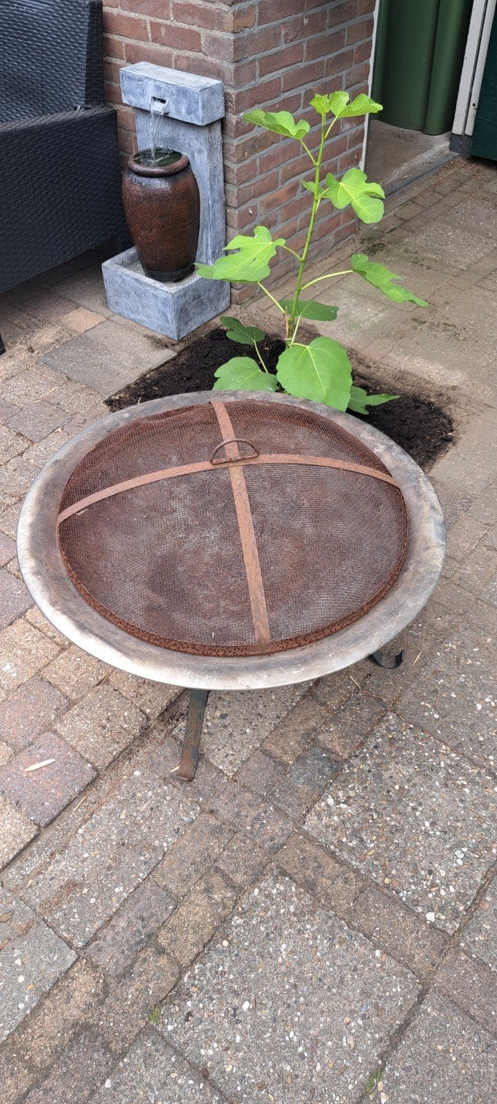 vuurschaal met spatscherm en houder, Ophalen, Gebruikt, Rond, Minder dan 30 cm