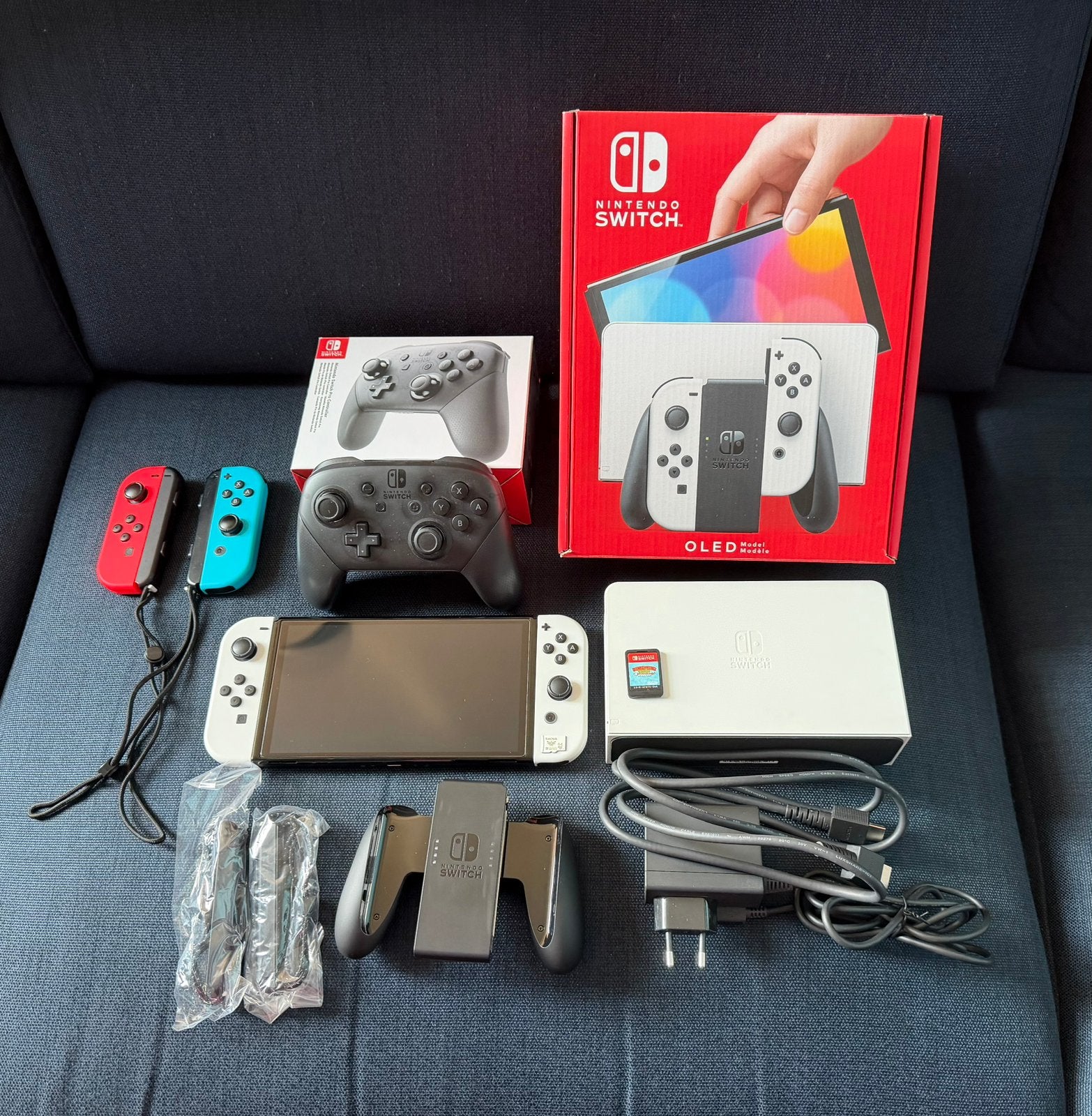 Nintendo Switch OLED (wit) + pro controller + accessoires, Switch OLED, Ophalen of Verzenden, Zo goed als nieuw, Met harde schijf