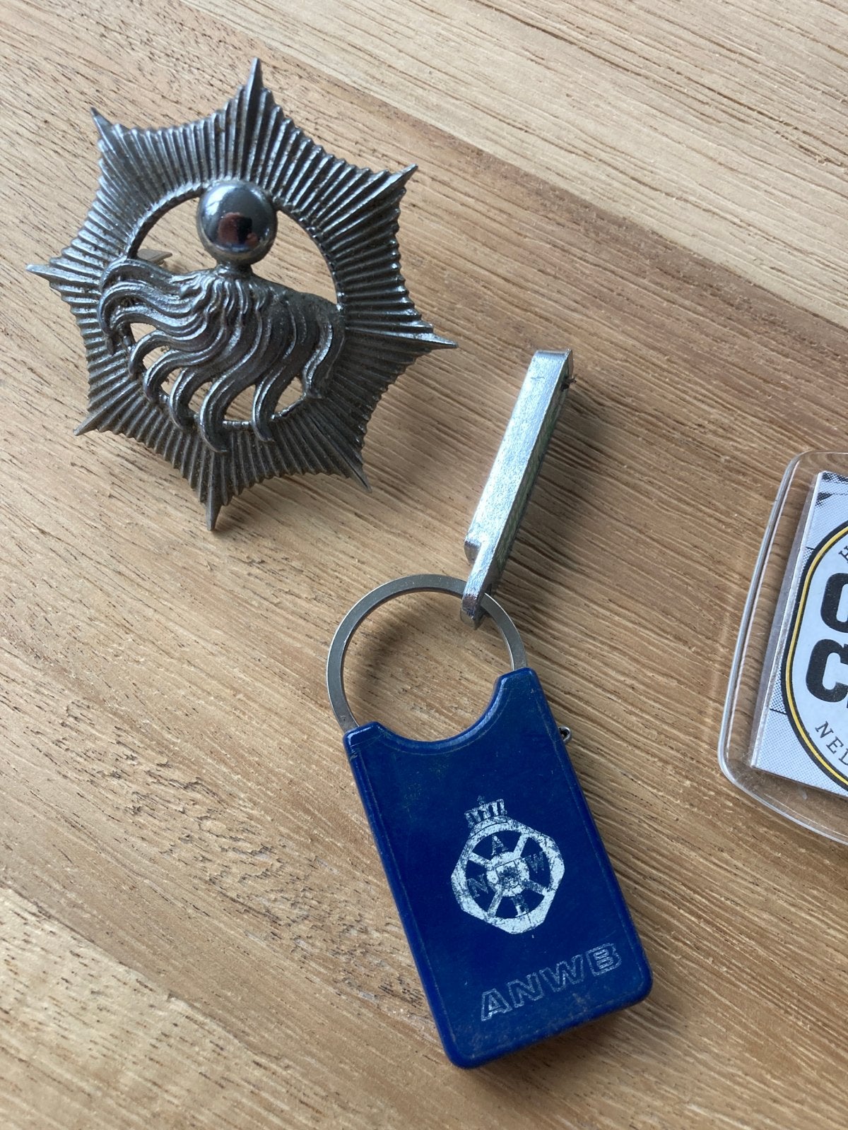 Vintage ANWB en Opel Club sleutelhangers met speld, Verzamelen, Ophalen of Verzenden, Gebruikt, Merk