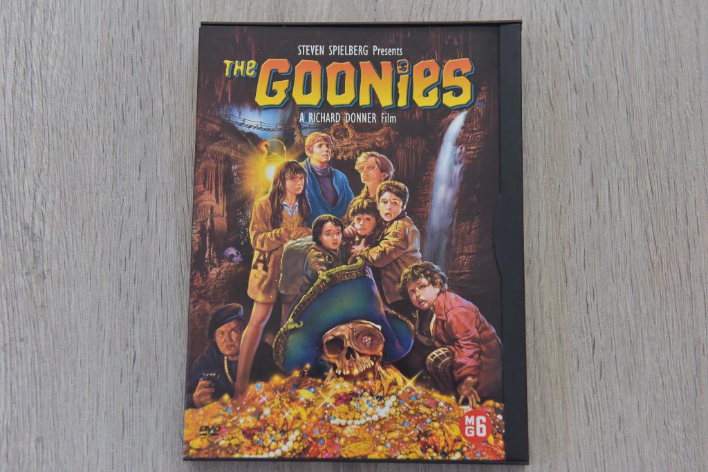 THE GOONIES --- STEVEN SPIELBERG - A RICHARD DONNER FILM, Cd's en Dvd's, Dvd's | Avontuur, Vanaf 6 jaar, Verzenden, Zo goed als nieuw