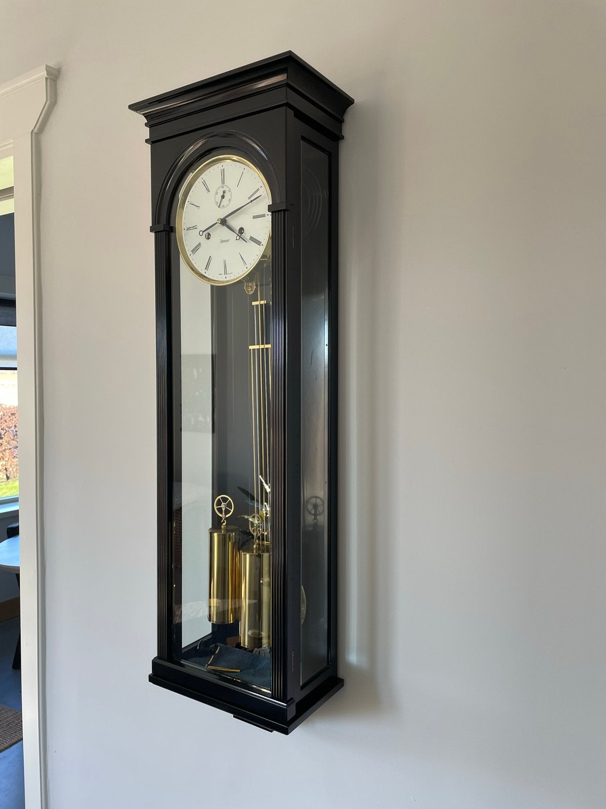 Elegante Zwarte Kieninger Wandklok met Slinger en Gewichten, Ophalen, Analoog, Met gewichten, Zwart
