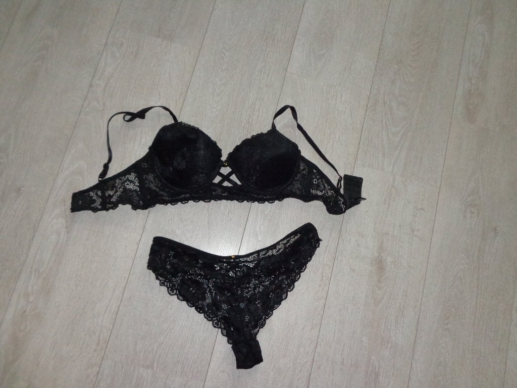 lingerie setjes en bh's, diverse merken en maten, Ophalen of Verzenden, Overige kleuren, Setje