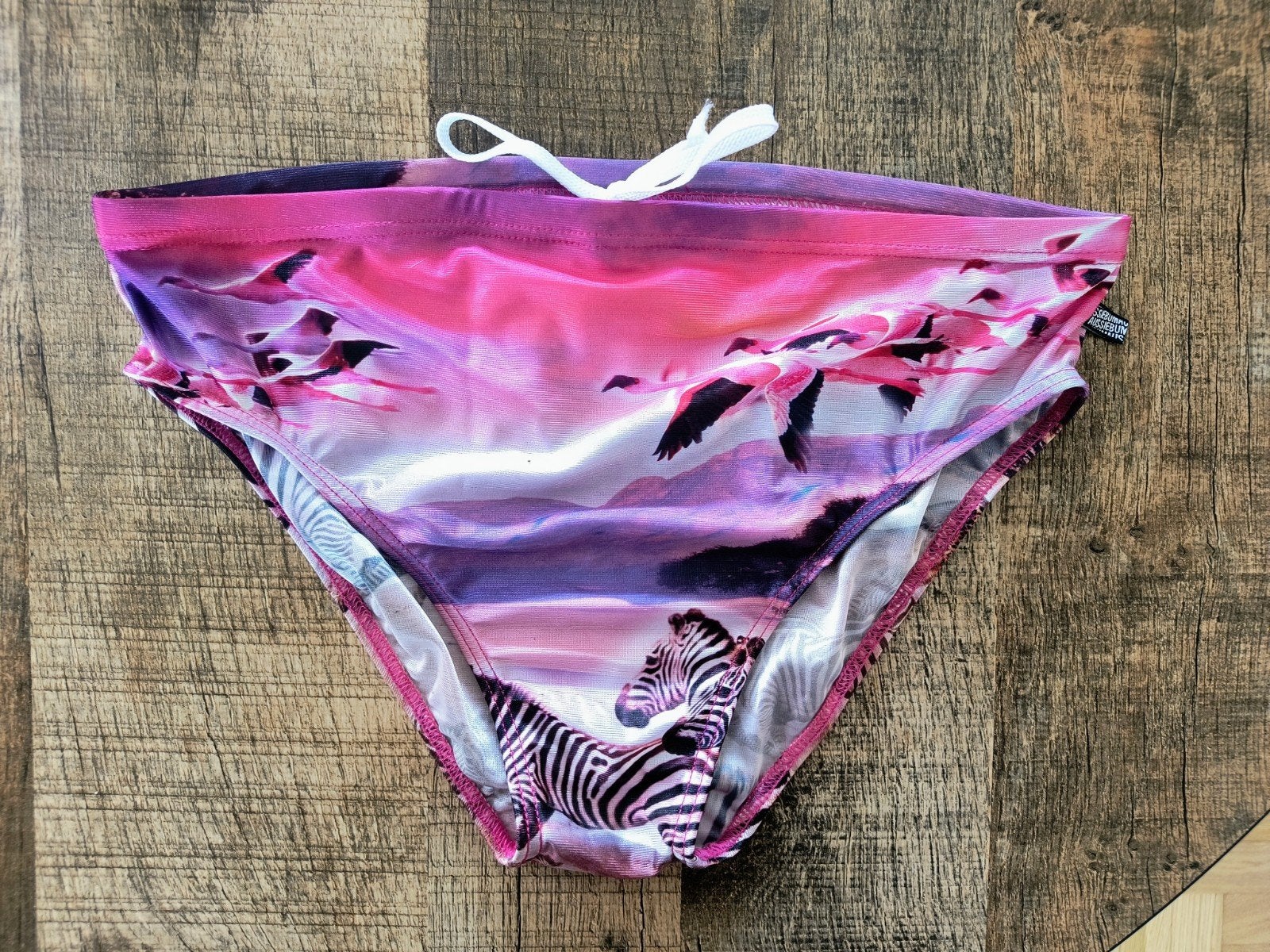 Aussiebum roze paarse safari heren zwemslip | Maat L, Kleding | Heren, Maat 52/54 (L), Verzenden, Roze, Zwemslip
