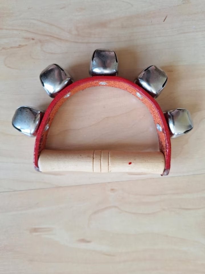 Handbel met houten handvat en 6 bellen, Ophalen of Verzenden, Gebruikt, Overige aantallen, Overige merken
