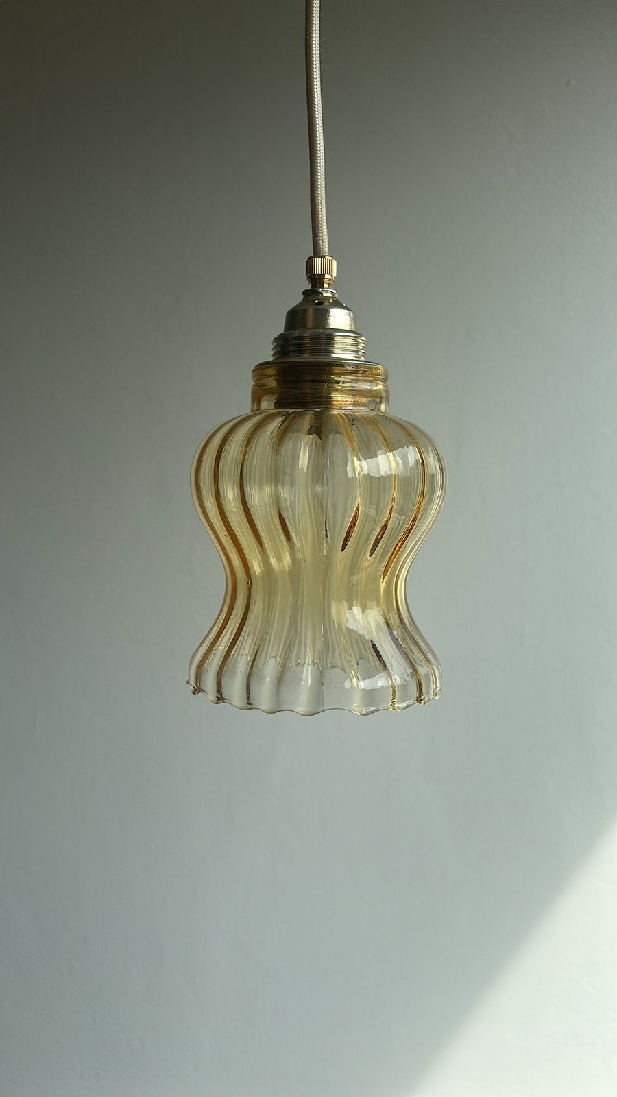 Vintage glazen hanglamp, Ophalen of Verzenden, Zo goed als nieuw