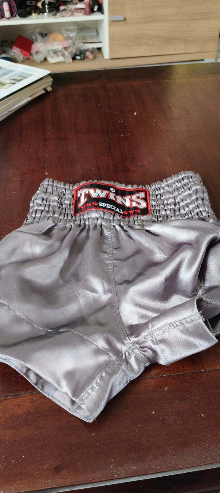 Twins Special Muay Thai Boksbroekje - Grijs, Sport en Fitness, Vechtsporten en Zelfverdediging, Overige, Zo goed als nieuw, Vechtsportkleding