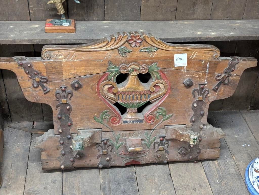 Antieke boeren wagen achter schamel. €120..  110 cm breed, Ophalen