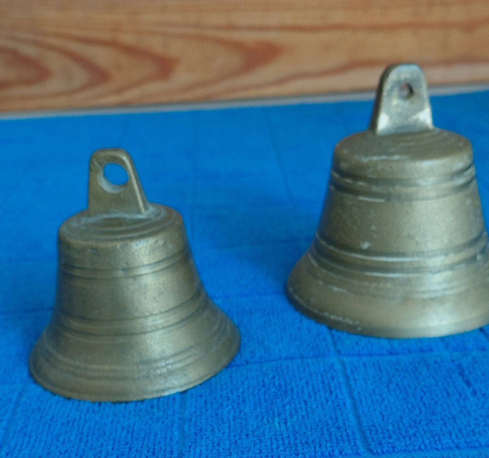 set van 2 antieke bronzen bellen, Verzenden
