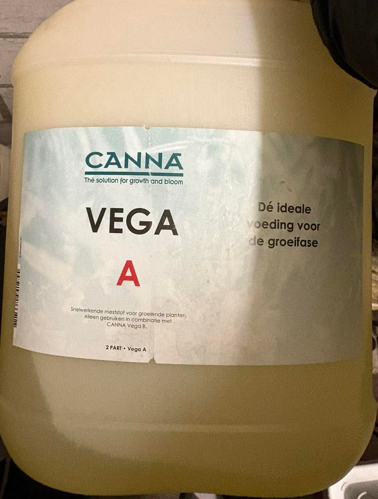 Canna vega 5 liter A+B  andere voeding ook BIO TKA, PLAGRON,, Ophalen of Verzenden, Zo goed als nieuw