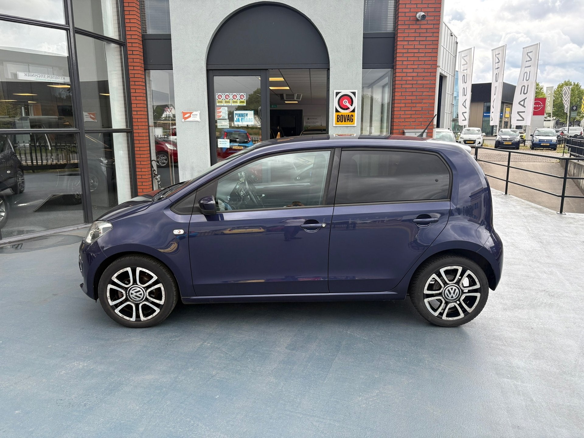Volkswagen Up! 1.0 high up! BlueMotion AIRCO ZWART HEMEL, Auto's, Volkswagen, Voorwielaandrijving, Dealer onderhouden, Gebruikt