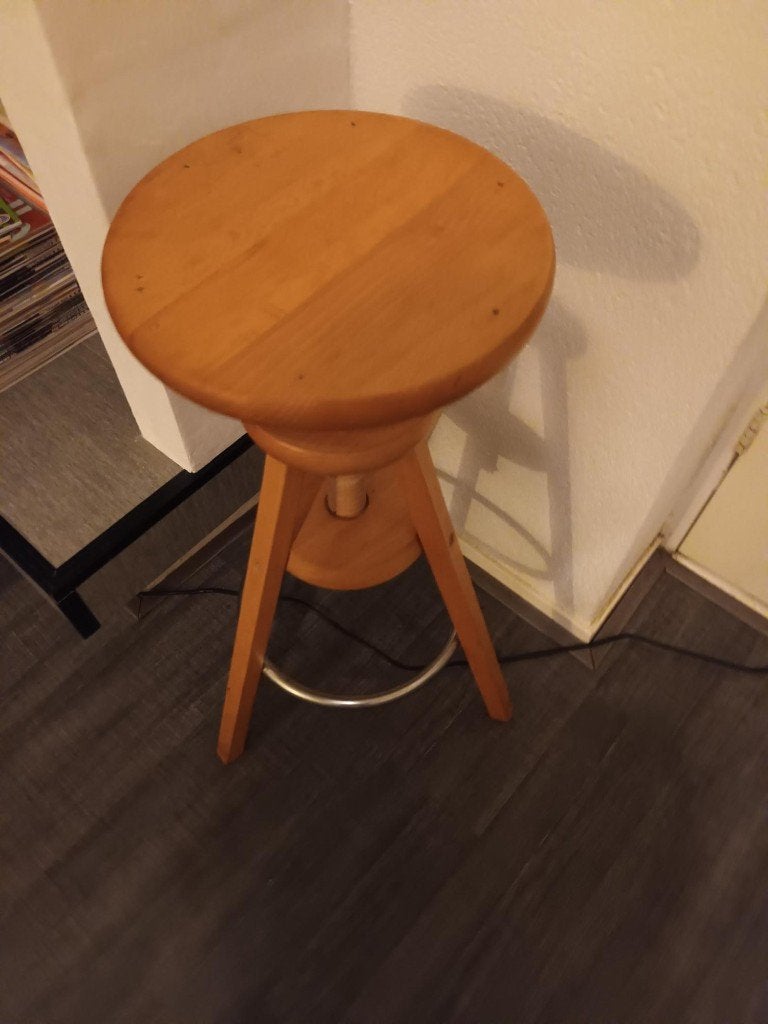 Snel weg: verstelbare spindelkruk of atelierkruk, Ophalen, Hout