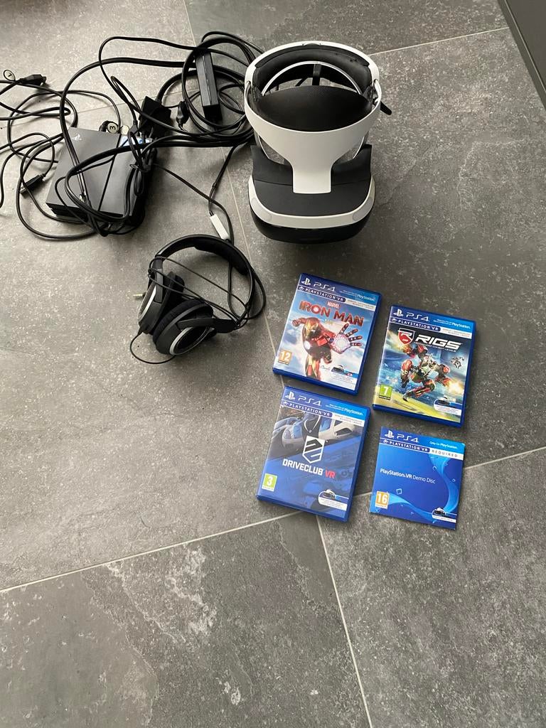 PlayStation VR-bril met 4 spellen en headset, Spelcomputers en Games, Virtual Reality, Ophalen of Verzenden, Zo goed als nieuw
