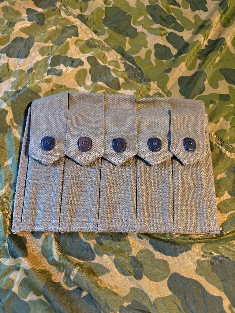 Tweede wereldoorlog US Thompson pouch 1943 (1), Ophalen of Verzenden, Landmacht, Amerika, Overige typen