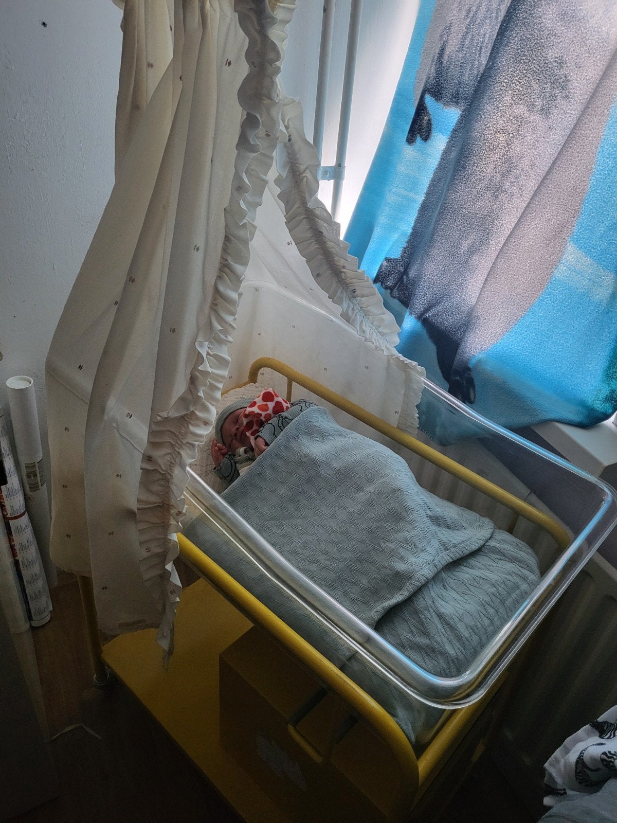 Vintage ziekenhuisbedje voor baby (reborn) ziekenhuiswiegje, Ophalen, Gebruikt, Minder dan 140 cm, Matras
