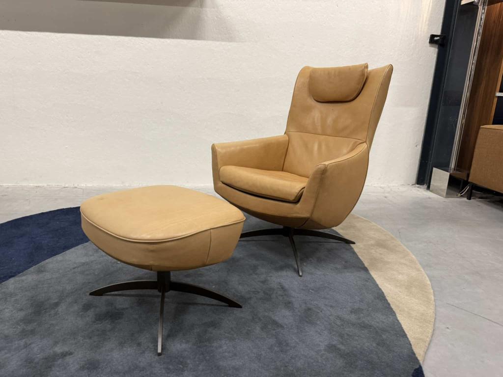 Jori Griffon Lounge fauteuil met voetenbank bruin leer