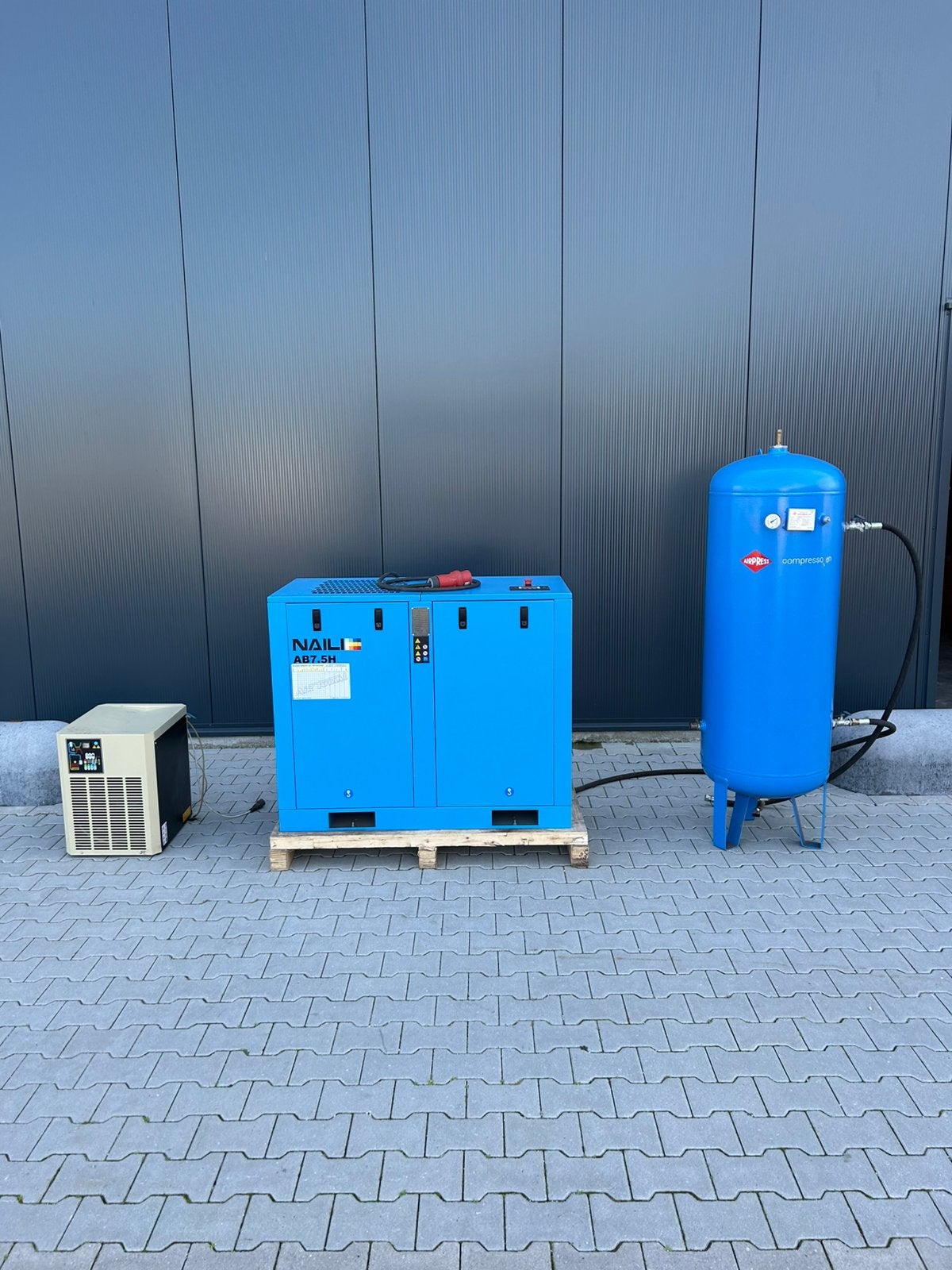 Compressor demo set - Naili 7,5 kW + droger + 300L tank, Ophalen, 800 liter/min of meer, Zo goed als nieuw, 10 bar of meer