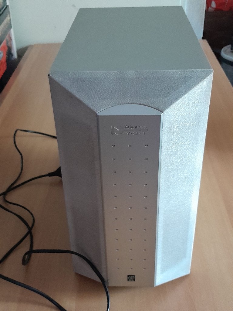Zware Yamaha Actieve Subwoofer model SW-P240 ( 40 Watt ), Audio, Tv en Foto, Luidsprekers, Ophalen, Subwoofer, Yamaha, Zo goed als nieuw