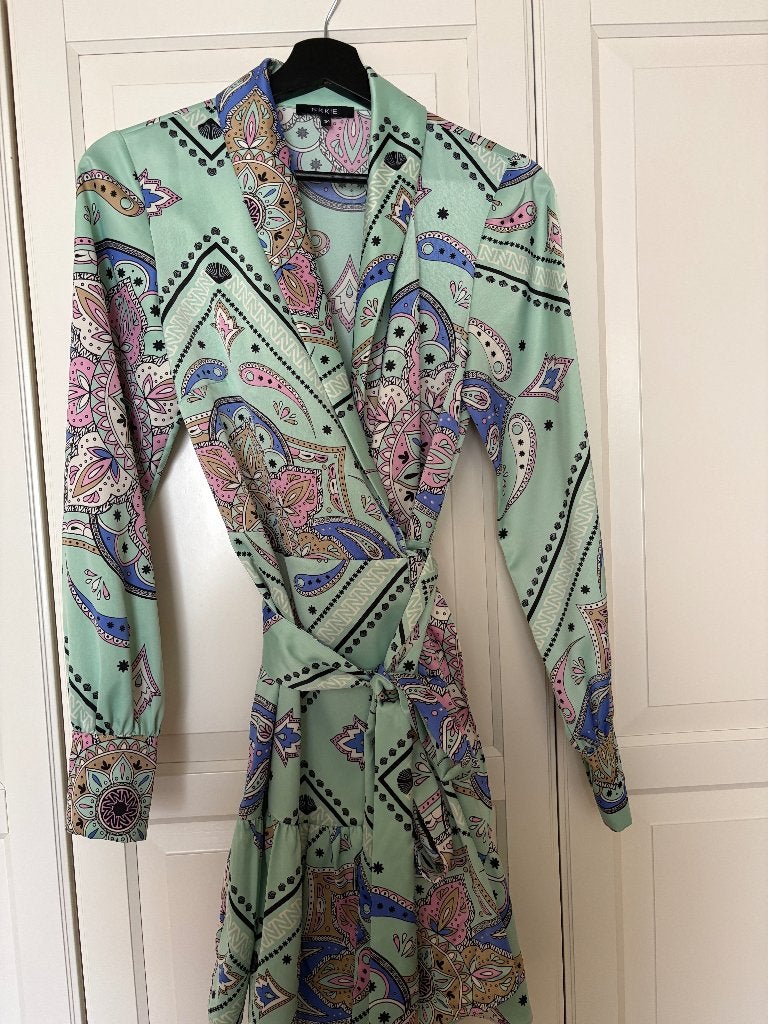 Super mooi overslag jurkje van Nikki, zgan! maat 34, Ophalen of Verzenden, Zo goed als nieuw, Nikkie, Maat 34 (XS) of kleiner