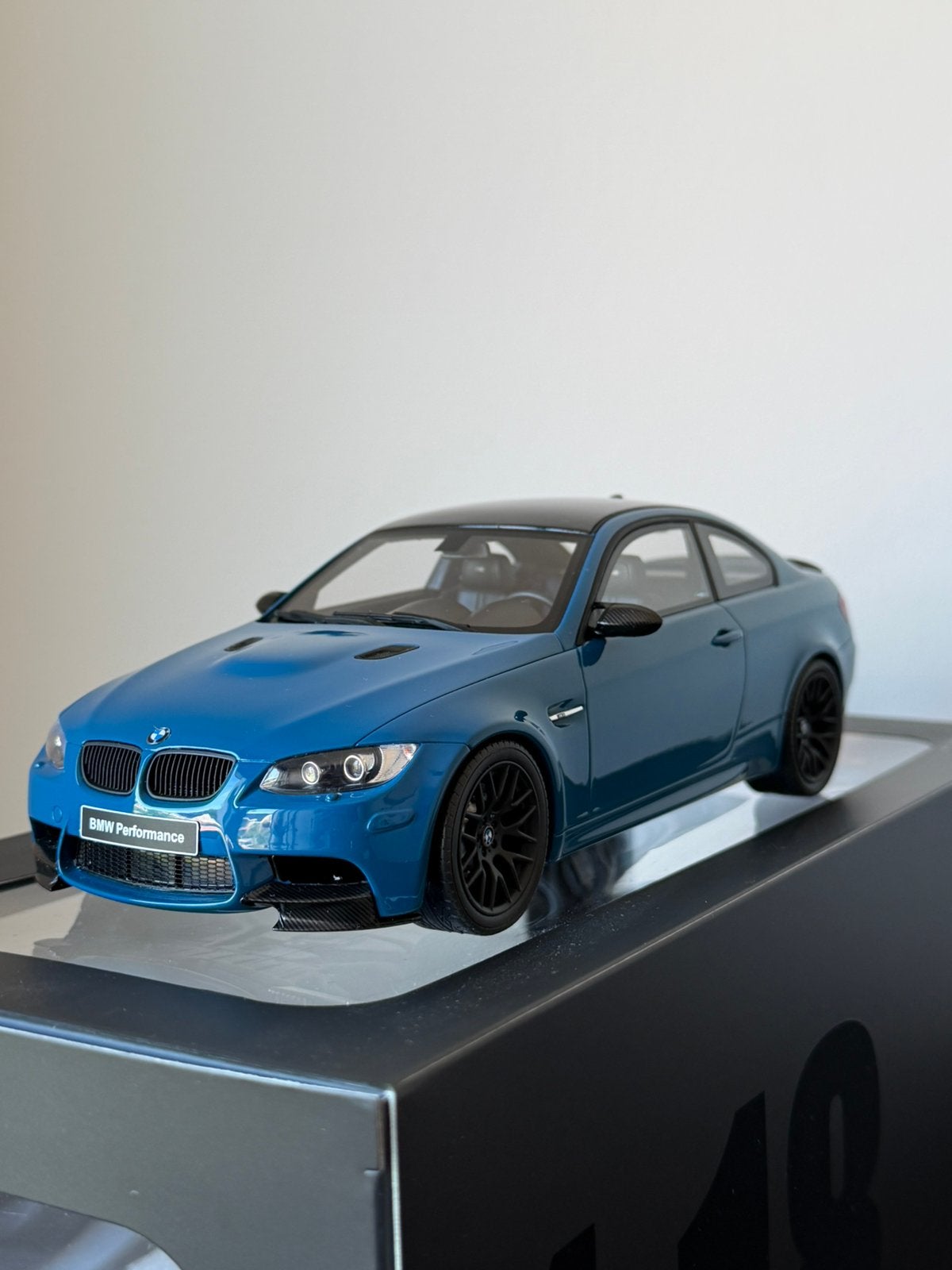 BMW M3 E92 blauw schaal 1:18 GT Spirit, Ophalen, Zo goed als nieuw, Overige merken