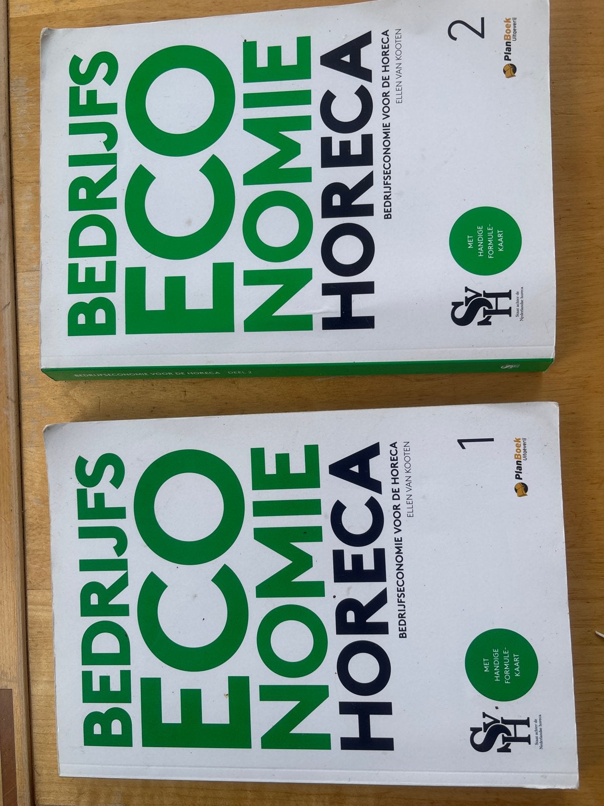 SVH Bedrijfseconomie Horeca Boek 1 & 2 - Ellen van Kooten, Ophalen of Verzenden, Gelezen, Overige niveaus, Bedrijfseconomie of M&O