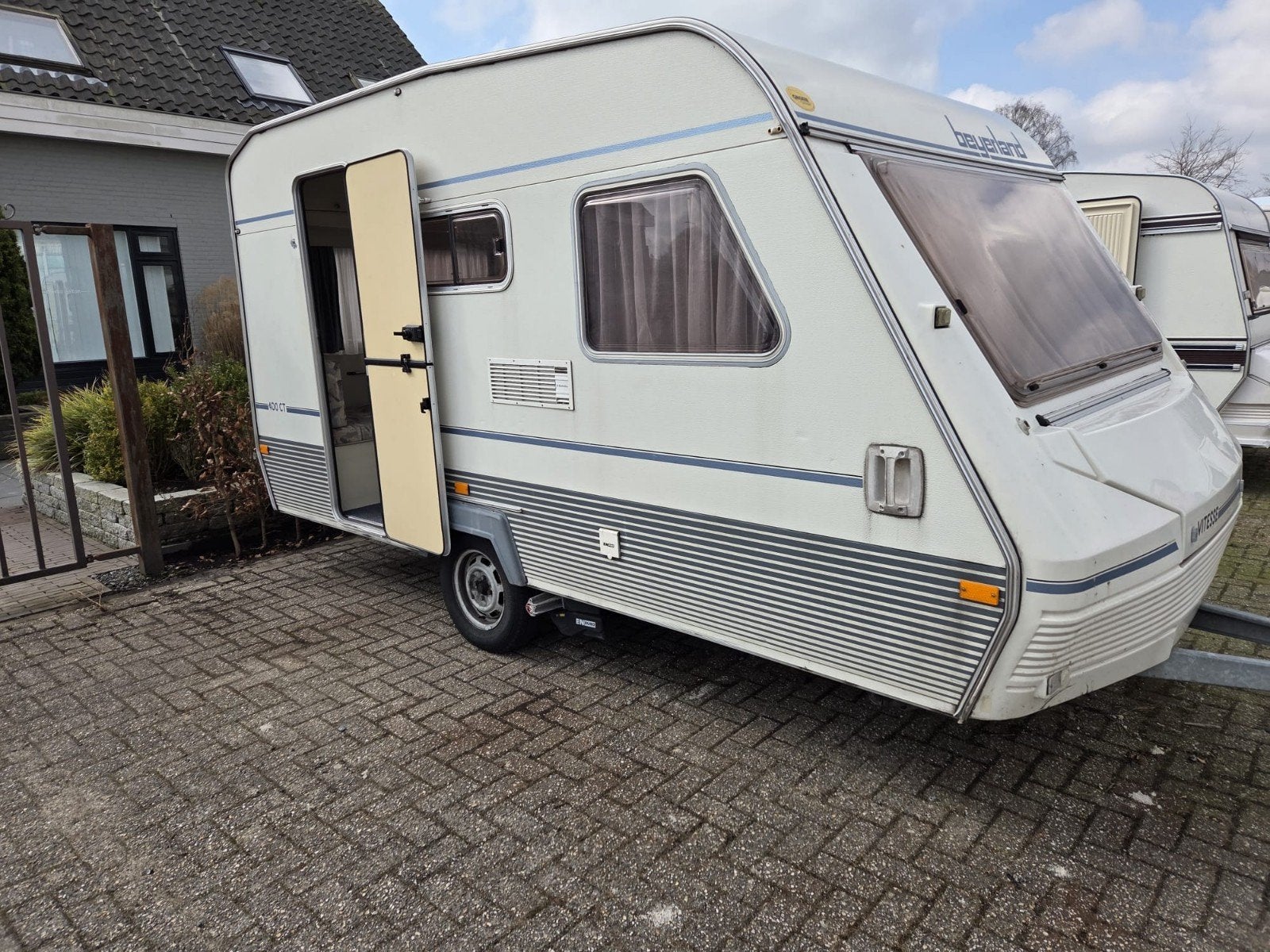 Beyerland 4040 (1992) met voortent en luifel, Koelkast, Treinzit, Particulier, Tot en met 4