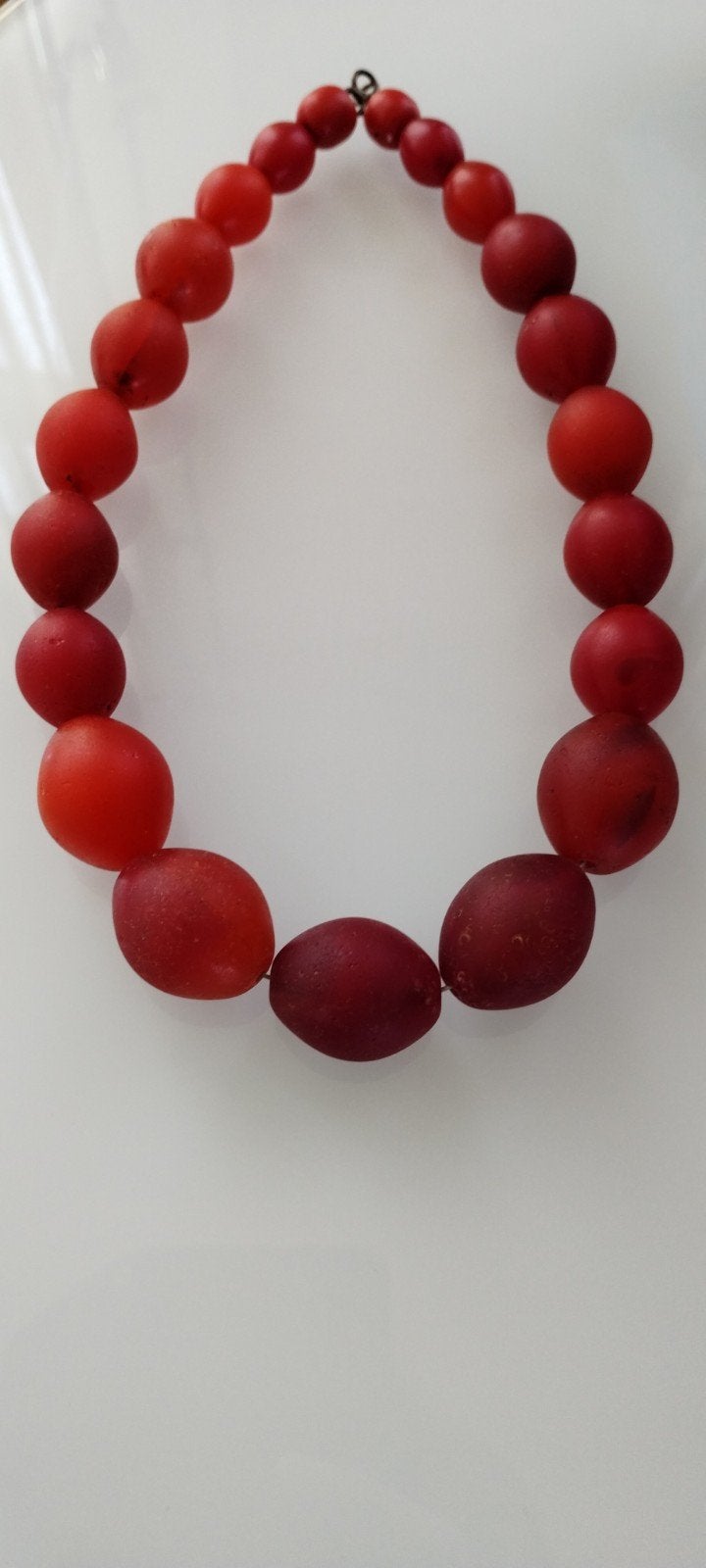 rode vintage ketting van het Deense designmerk Monies, Ophalen of Verzenden, Zo goed als nieuw, Rood