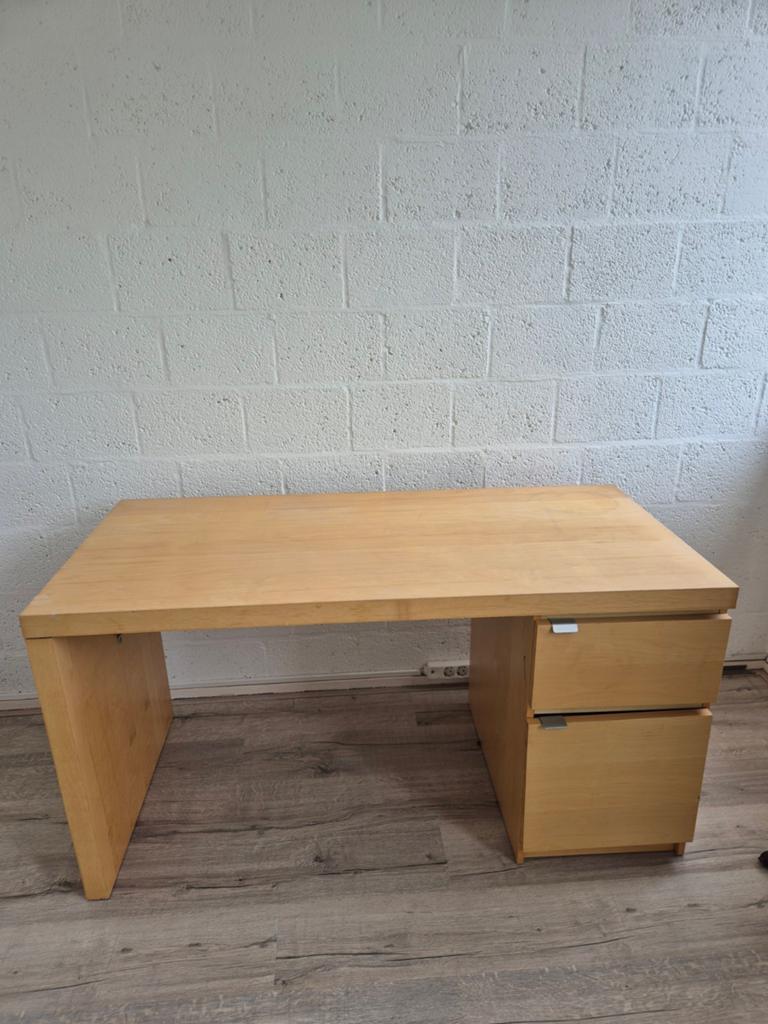 Gratis Ikea MALM bureau, Huis en Inrichting, Bureaus, Ophalen, Gebruikt