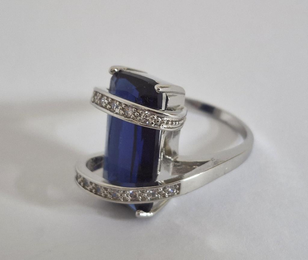 Schitterende 925 zilveren ring met blauwe steen, 18 tot 19, Ophalen of Verzenden, Zo goed als nieuw, Dame