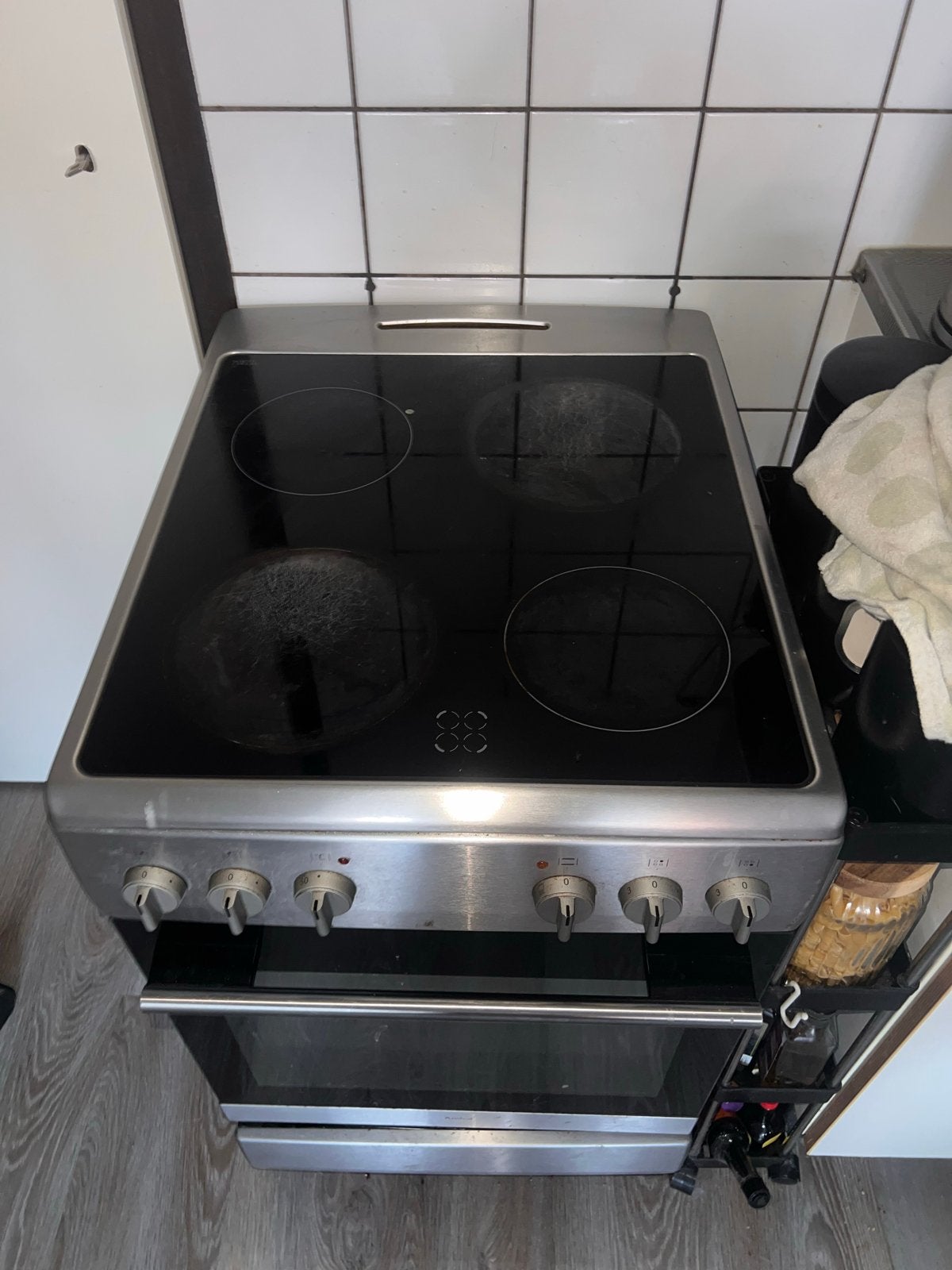Amica Vrijstaand Keramisch Fornuis met Oven, Witgoed en Apparatuur, Fornuizen, Ophalen, Gebruikt, Keramisch, 4 kookzones