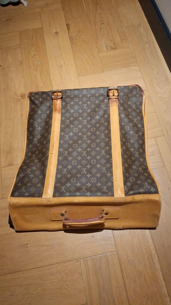 Louis Vuitton kledinghoes - gratis - ruilen, Ophalen of Verzenden