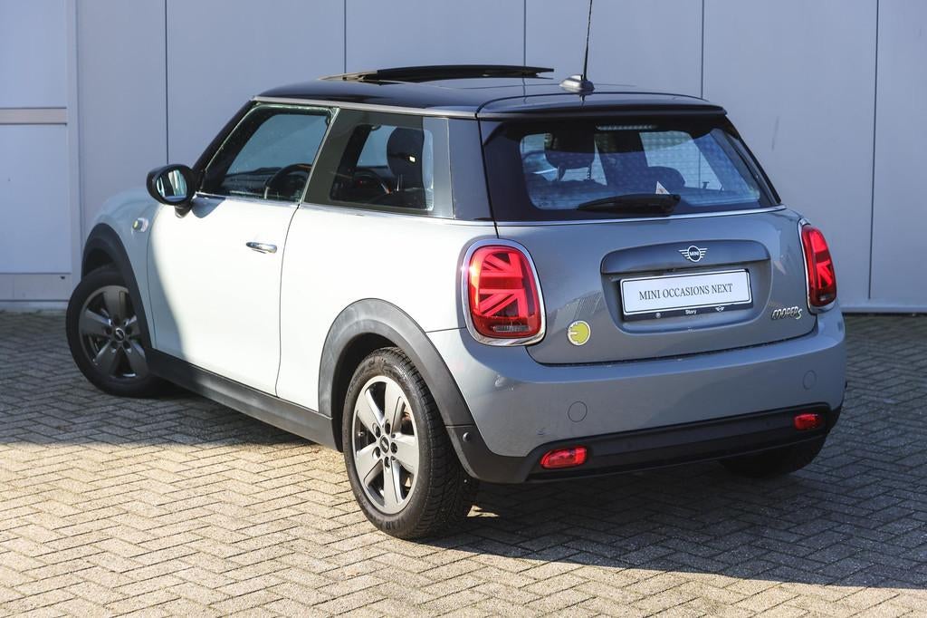 MINI Electric Yours / Panoramadak / Sportstoelen / Achteruit, Auto's, Mini, 12 maanden, 4 stoelen, Mini Electric, 184 pk