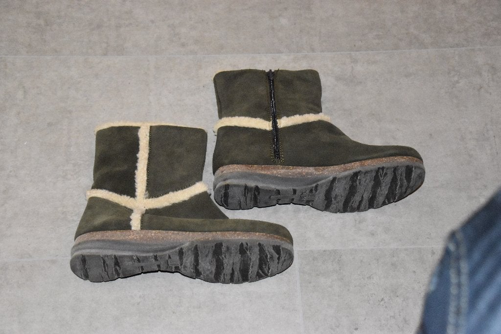 nieuwe groene suede leren boots met vacht mt 41 Tango, Tango, Lage of Enkellaarzen, Nieuw, Ophalen of Verzenden